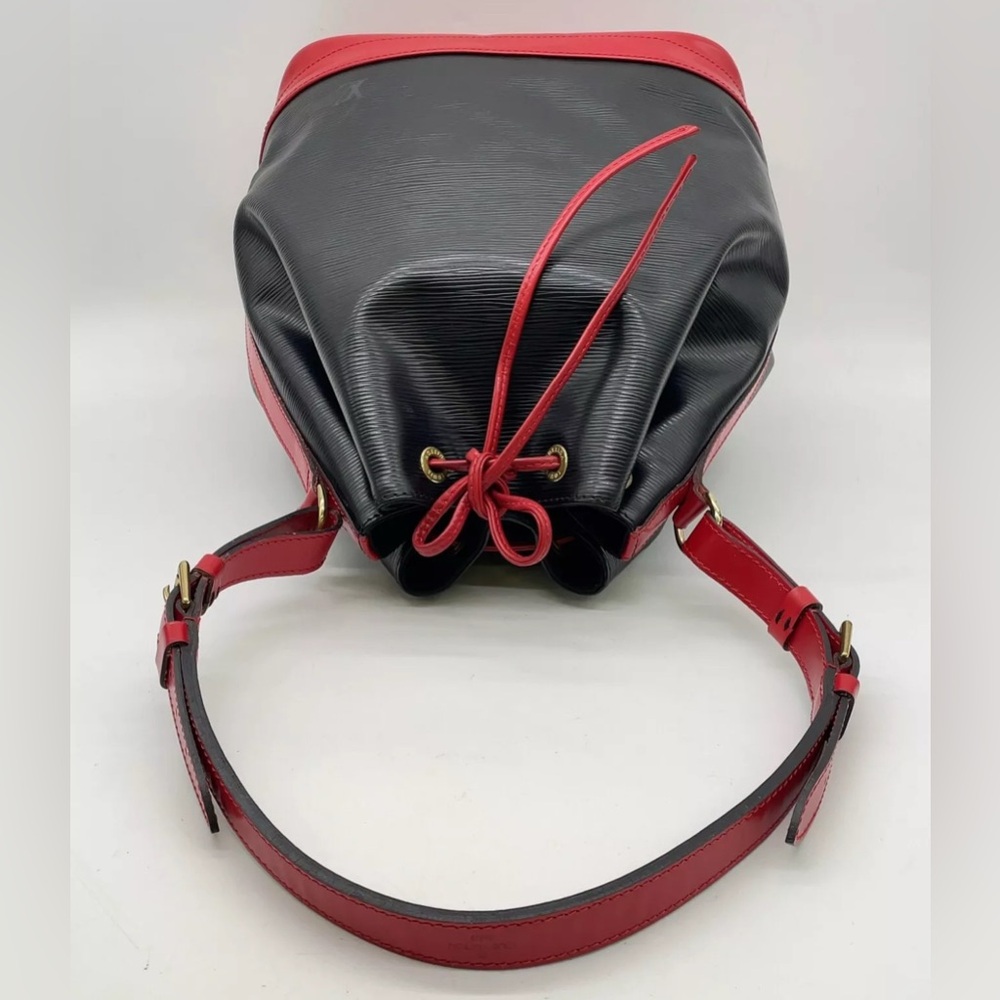 Auth  Louis Vuitton Epi Noe Noir Castilian  Shoulder Bag - Picture 4 of 15